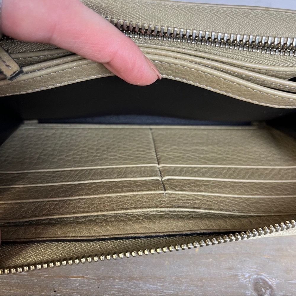 Gucci Soho Beige Leather Zip Around Wallet Tassel Logo Authentic 308364 Gifting - Picture 13 of 16